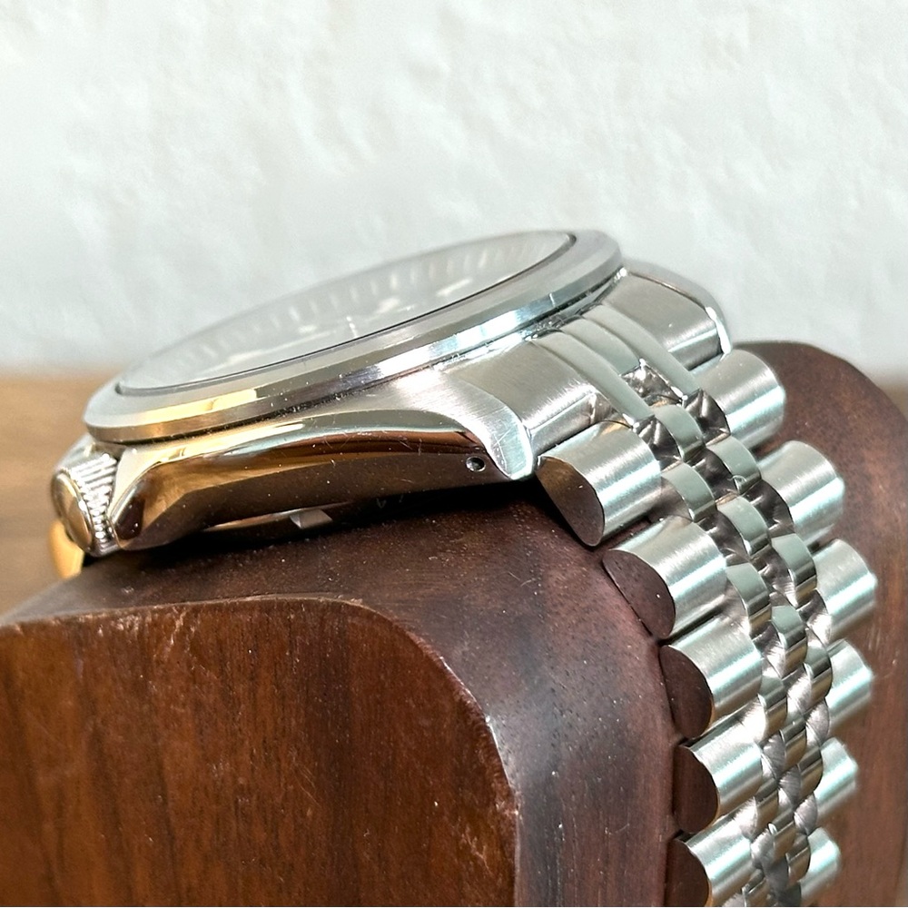 Seiko SRPE51 - Seiko5 40mm brushed bezel on Islander Jubilee - Picture 4 of 16